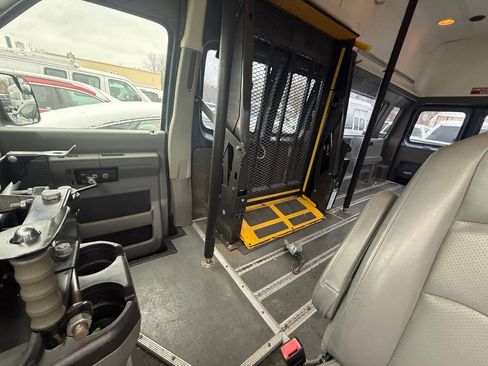 Used 2014 Ford E-350 and Econoline 350 Extended Super Duty w/ Power Group RWD image 17