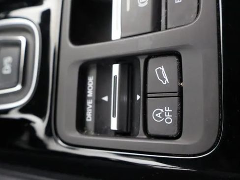 Used 2025 Honda Pilot EX-L image 32