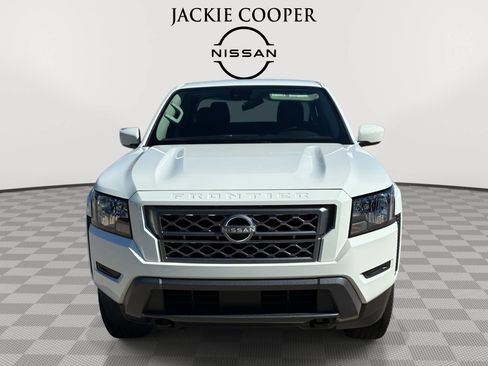 Used 2024 Nissan Frontier SV w/ Technology Package AWD/4WD image 2