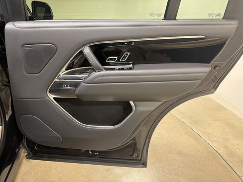 Used 2024 Land Rover Range Rover Long Wheelbase SE image 26