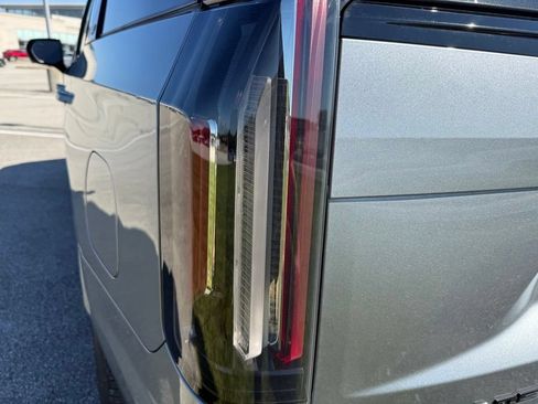 Used 2023 Cadillac Escalade Sport w/ LPO, ONYX Package AWD/4WD image 10