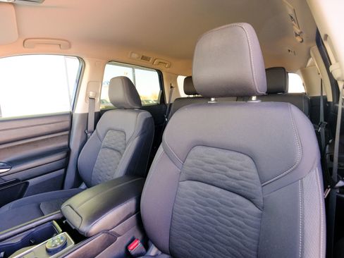 Used 2025 Nissan Pathfinder SV image 26