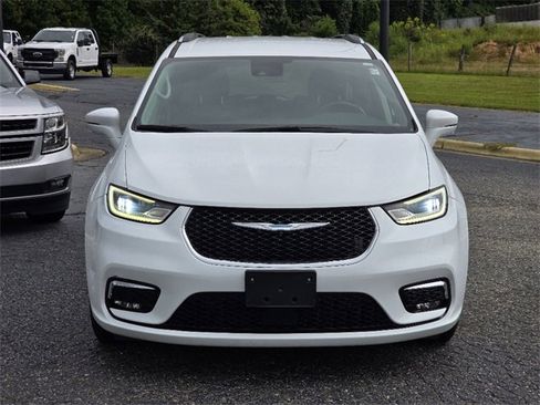 Used 2021 Chrysler Pacifica Touring-L image 22