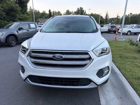 Used 2017 Ford Escape SE w/ Equipment Group 201A FWD image 2