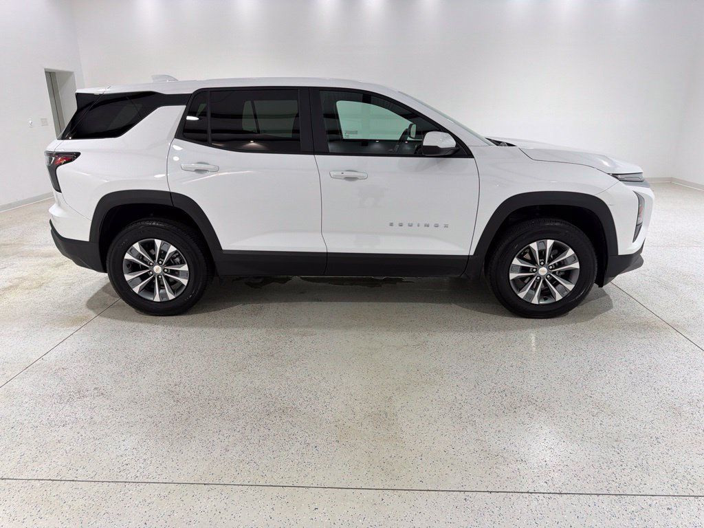 Used 2026 Chevrolet Equinox LT FWD image 6