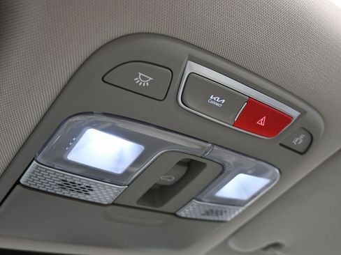 Used 2024 Kia Telluride EX w/ EX Captain's Chair Package image 27