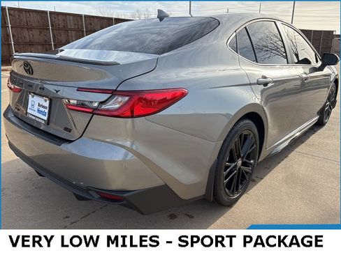 Used 2025 Toyota Camry SE w/ Convenience Package image 3