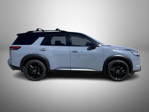 Used 2023 Nissan Pathfinder Platinum image 4