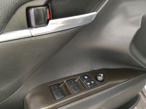 Used 2022 Toyota Camry SE image 27