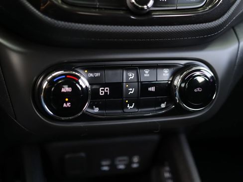 Used 2021 Chevrolet TrailBlazer LT w/ Convenience Package FWD image 15