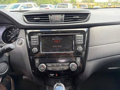 Used 2018 Nissan Rogue SV AWD/4WD image 21