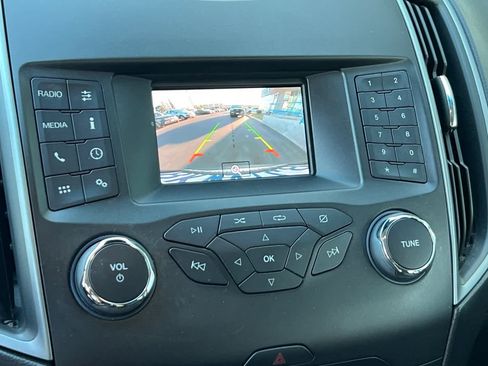 Used 2019 Ford Edge SE image 19