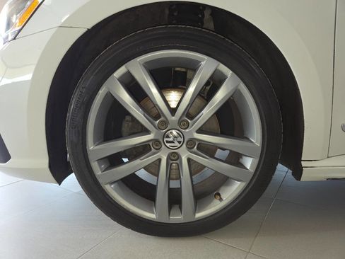 Used 2019 Volkswagen Passat 2.0T SE R-Line FWD image 12