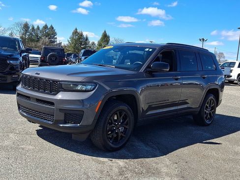 Used 2024 Jeep Grand Cherokee L Laredo AWD/4WD image 6
