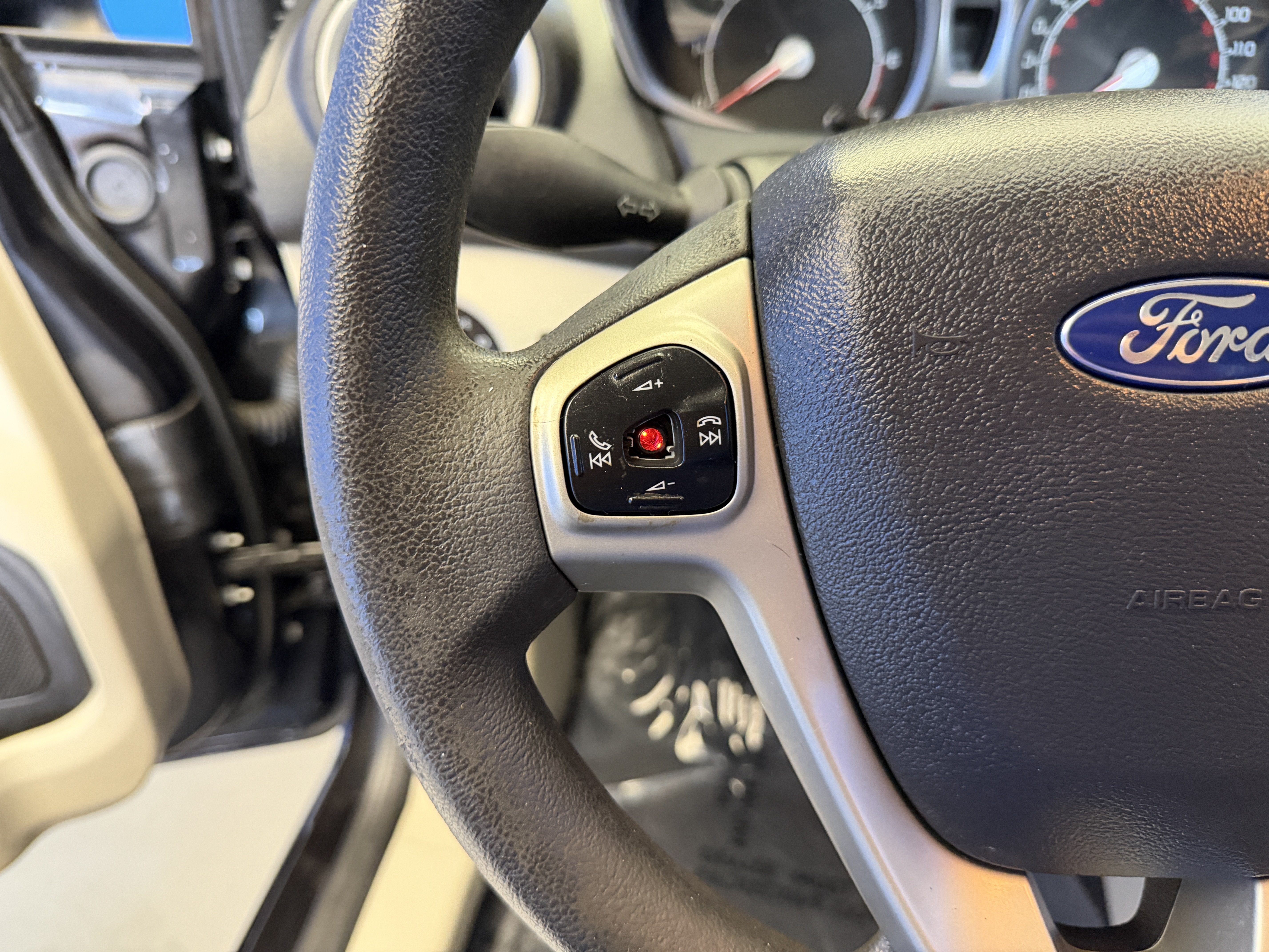 Used 2013 Ford Fiesta SE FWD image 14
