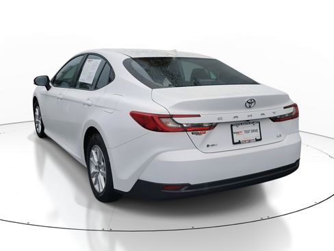 Used 2025 Toyota Camry LE image 4