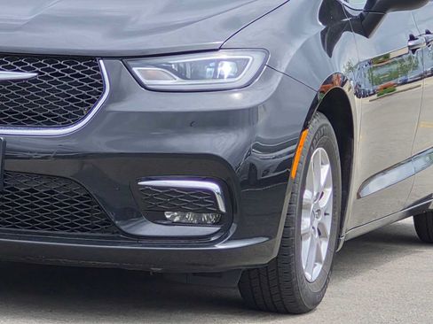 Used 2023 Chrysler Pacifica Touring-L FWD image 10
