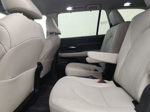 Certified 2024 Toyota Grand Highlander XLE image 11