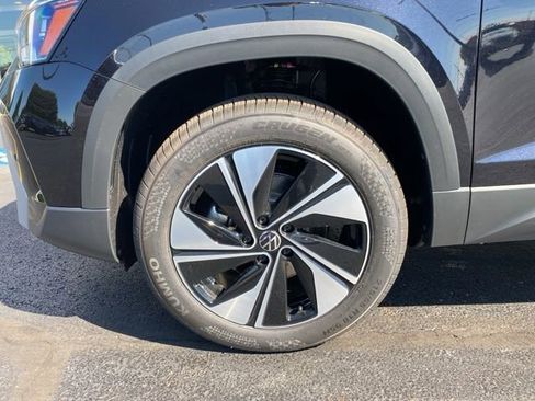 New 2025 Volkswagen Taos SE image 18