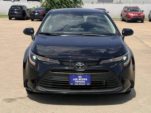Used 2025 Toyota Corolla LE FWD image 3