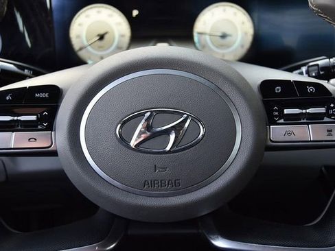 Used 2023 Hyundai Elantra SEL w/ Convenience Package image 18