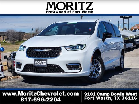 Used 2025 Chrysler Pacifica Select image 1