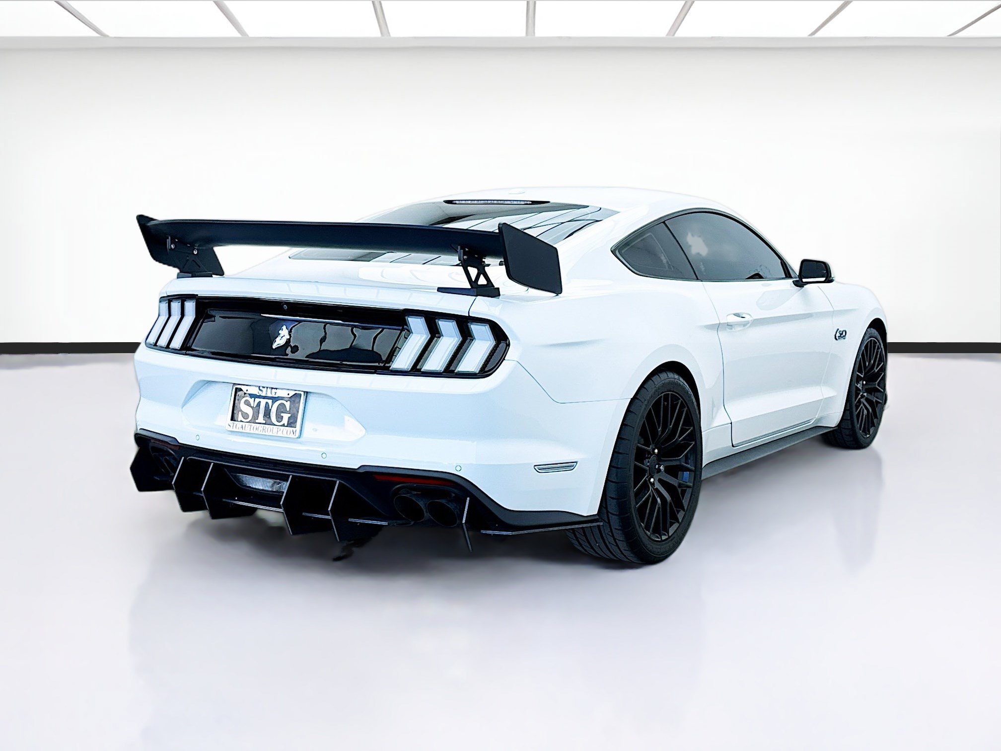 Used 2018 Ford Mustang GT Premium w/ Equipment Group 401A RWD image 4