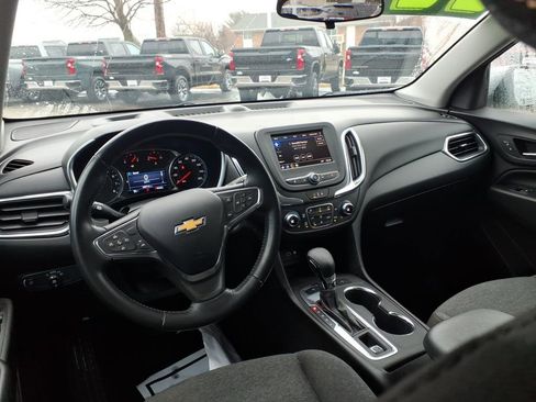 Used 2022 Chevrolet Equinox LT w/ Driver Convenience Package image 9