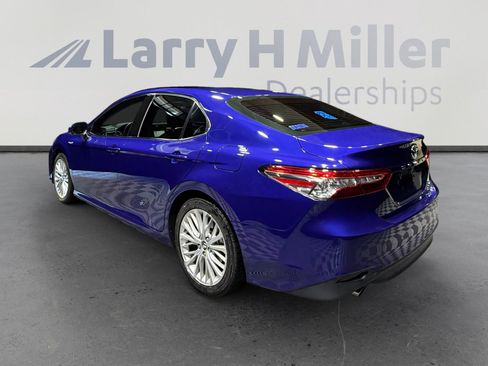 Used 2018 Toyota Camry XLE image 3