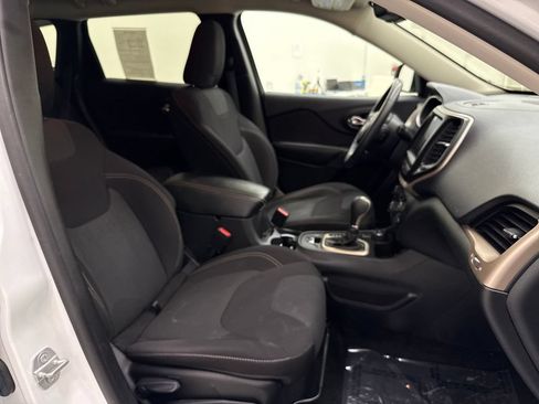 Used 2015 Jeep Cherokee Latitude AWD/4WD image 22