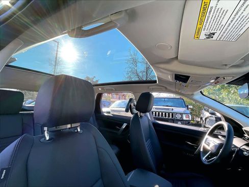 New 2025 Land Rover Discovery Sport S image 29