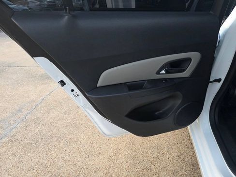Used 2016 Chevrolet Cruze LS FWD image 15