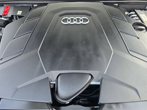 Used 2022 Audi Q8 Premium image 22