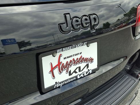Used 2019 Jeep Grand Cherokee Altitude RWD image 28