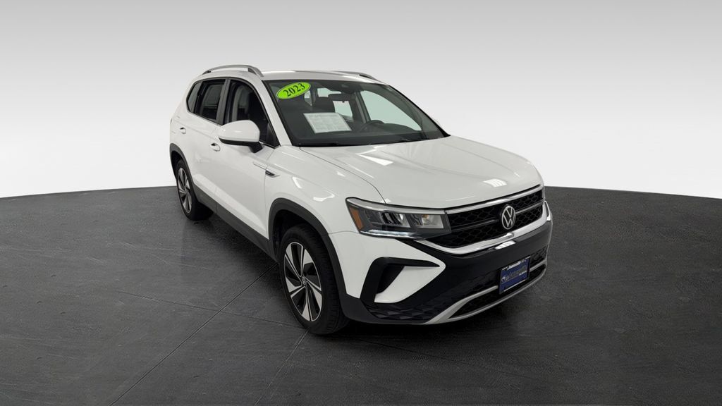 Used 2023 Volkswagen Taos SE AWD/4WD image 1