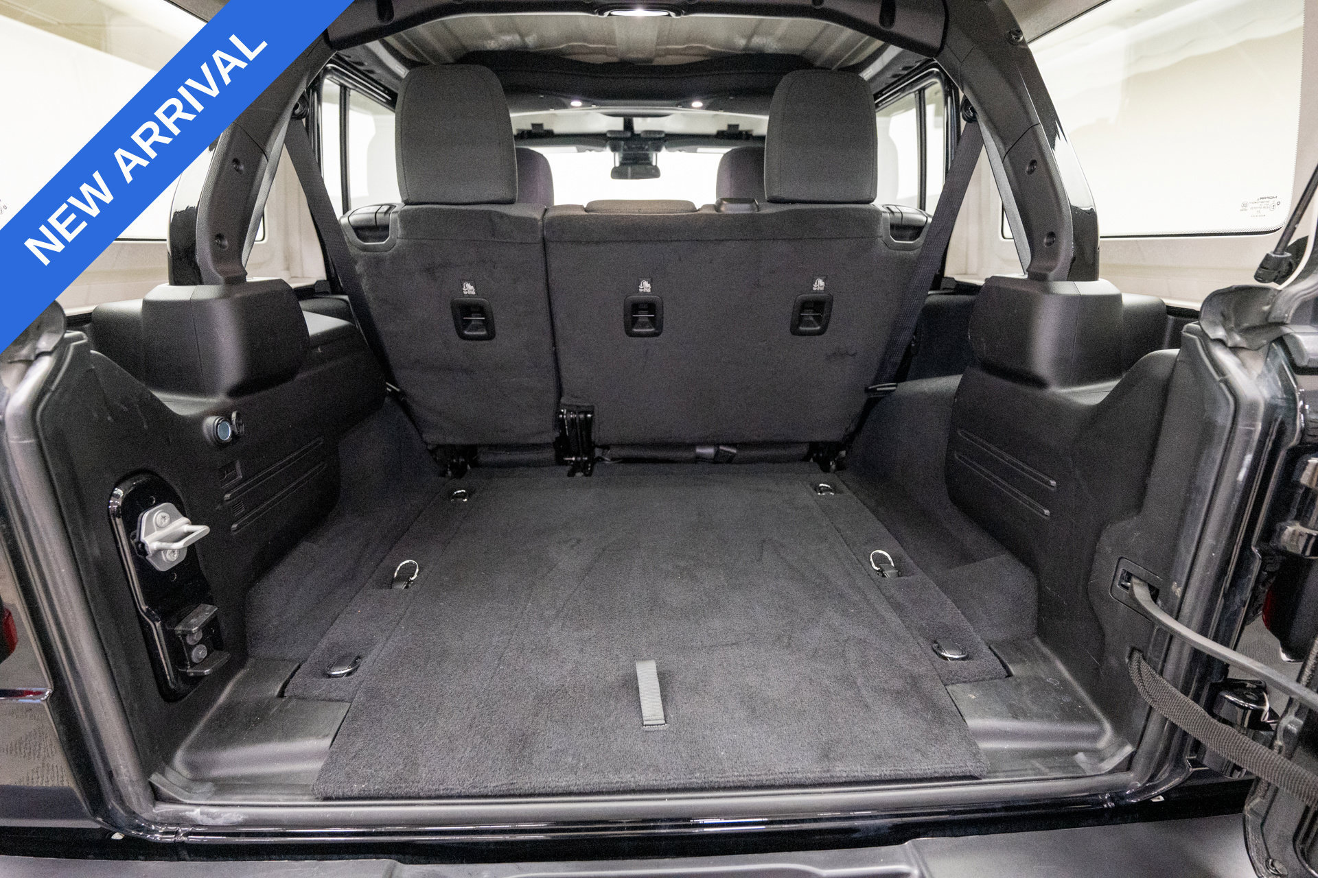 Used 2025 Jeep Wrangler Unlimited Rubicon AWD/4WD image 24