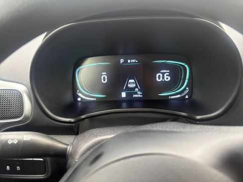 Used 2025 Kia Soul LX w/ LX Technology Package FWD image 30