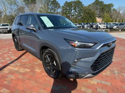 Used 2025 Toyota Grand Highlander AWD image 3