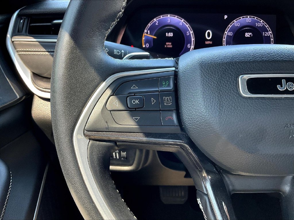 Used 2022 Jeep Grand Cherokee Altitude AWD/4WD image 13