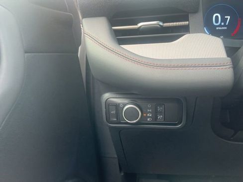 Used 2025 Ford Explorer Active image 25