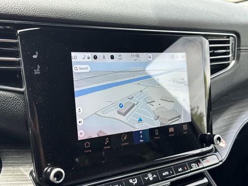 Used 2023 Jeep Wagoneer L Series III w/ Preferred Equipment Group image 12