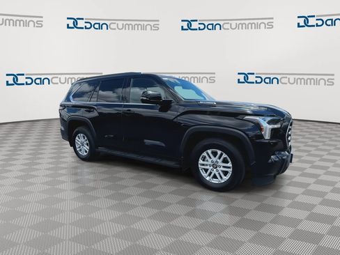 Used 2025 Toyota Sequoia SR5 AWD/4WD image 2