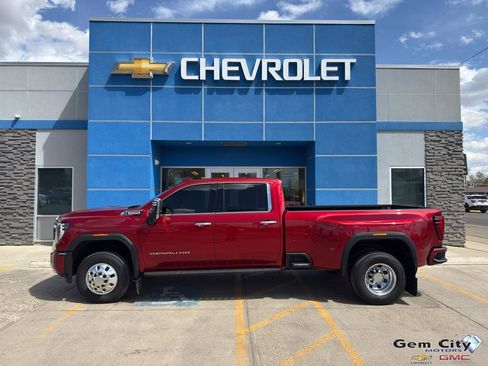 Used 2024 GMC Sierra 3500 Denali w/ Denali Reserve Package AWD/4WD image 1