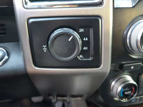 Used 2015 Ford F150 Platinum w/ Equipment Group 701A Luxury image 34