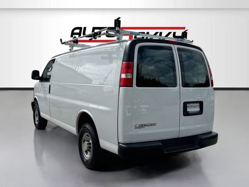 Used 2023 Chevrolet Express 2500 w/ Driver Convenience Package RWD image 5