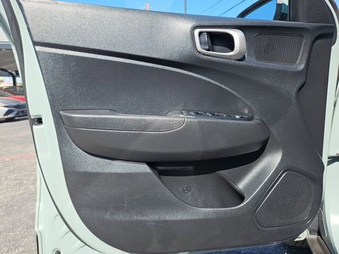 Used 2025 Hyundai Venue SEL FWD image 14