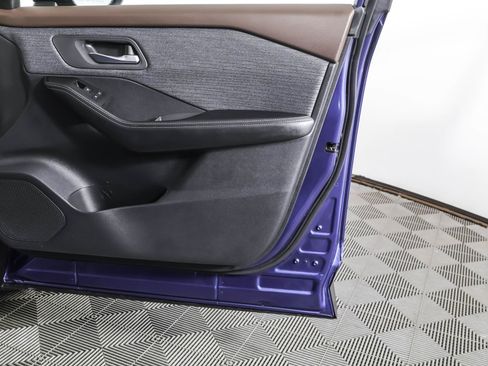 Used 2023 Nissan Rogue SV image 59