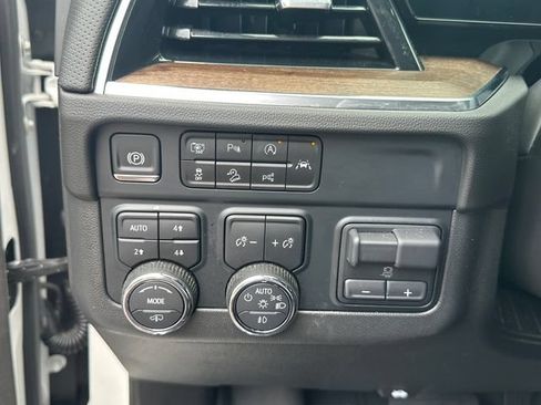 Used 2025 Chevrolet Tahoe High Country AWD/4WD image 25