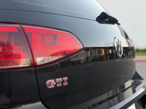 Used 2017 Volkswagen GTI S image 10
