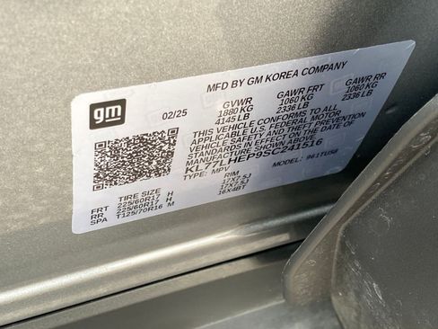 Used 2025 Chevrolet Trax LT w/ LT Convenience Package image 29